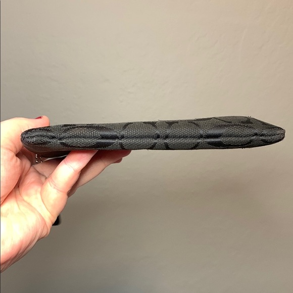 EUC - Coach Signature Jacquard Black Wristlet unbranded strap - Picture 4 of 16